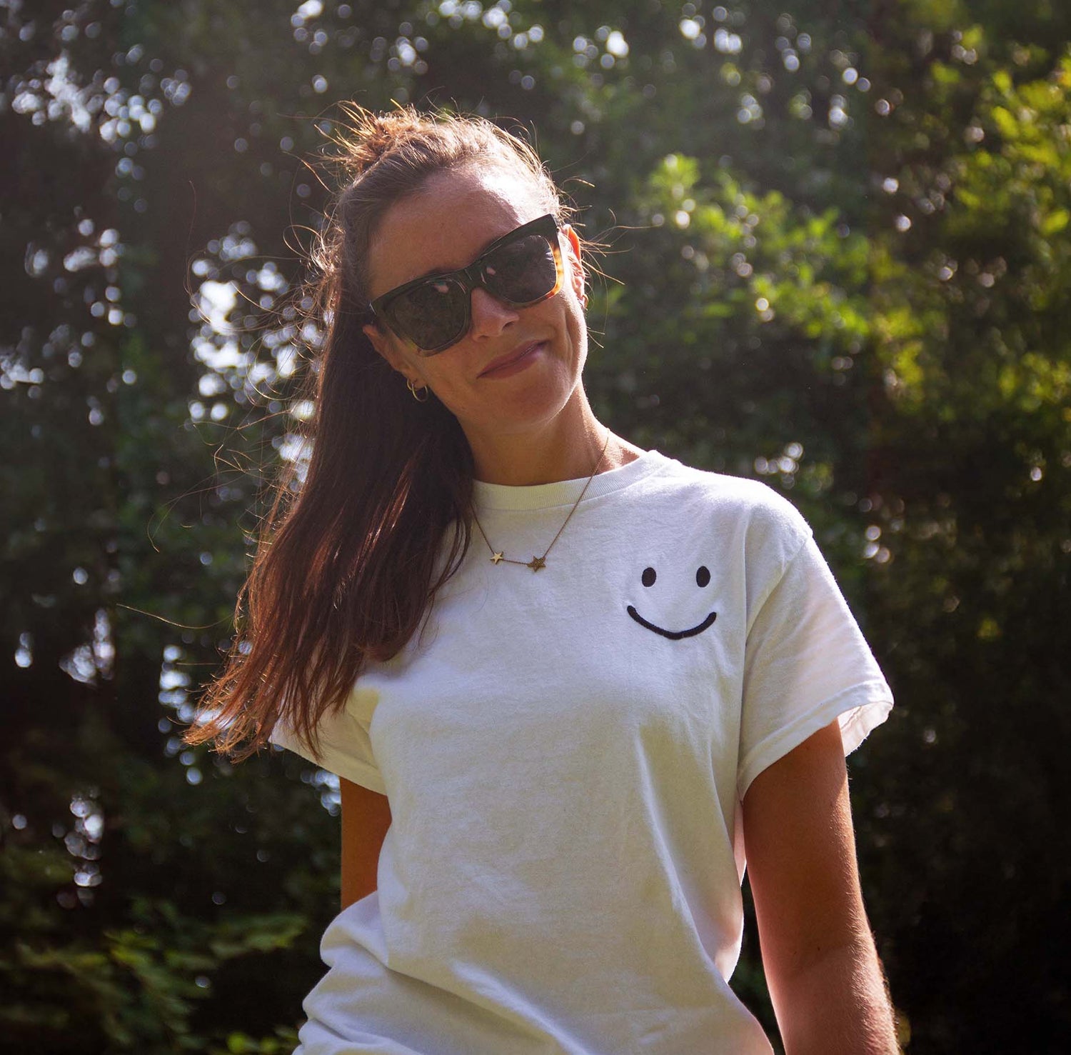 Föhliche Happy Mind Gründerin mit Happy Mind Shirt